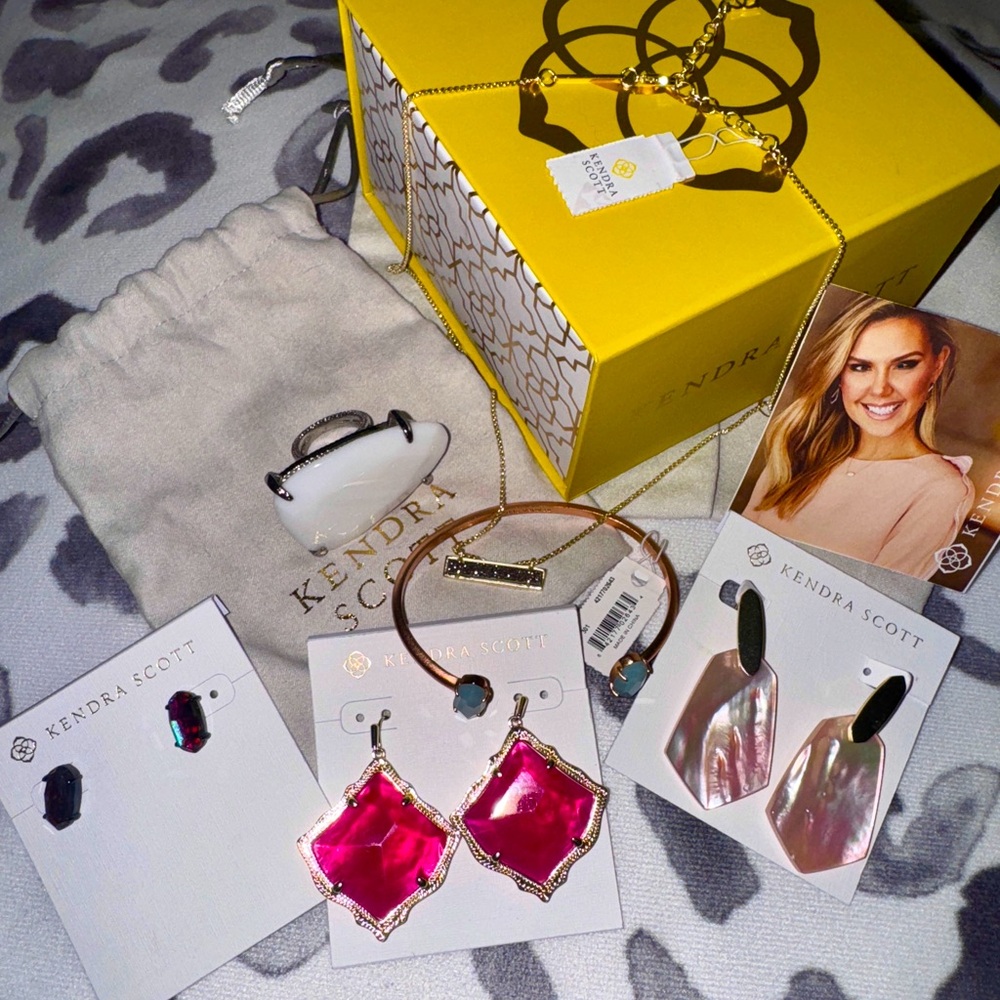 Kendra Scott Bundle! 6 Pieces included: Bracelet, ring, earrings + necklace, NWT